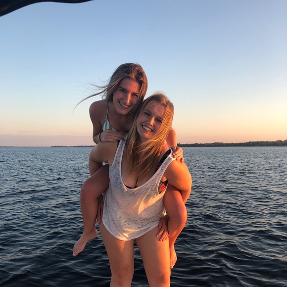 Meet your Posher, Madison - Picture 1 of 1